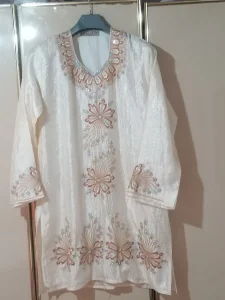 Prelepa etno tunika divnog i bogatog veza