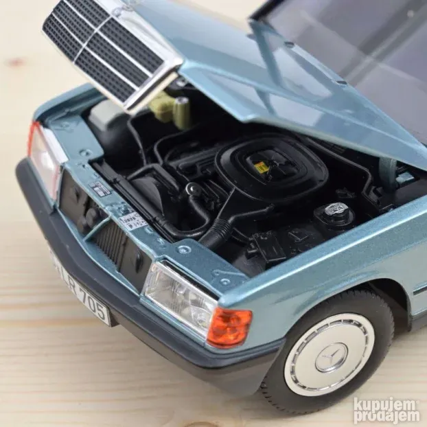 NOREV Mercedes-Benz 190 E 1984 Light Blue metallic, 1:18