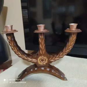 Veliki Trokraki rezbareni svećnjak, 32cm