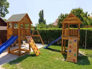 Kucica za decu,decije igraliste sa toboganom ljuljaskom itd