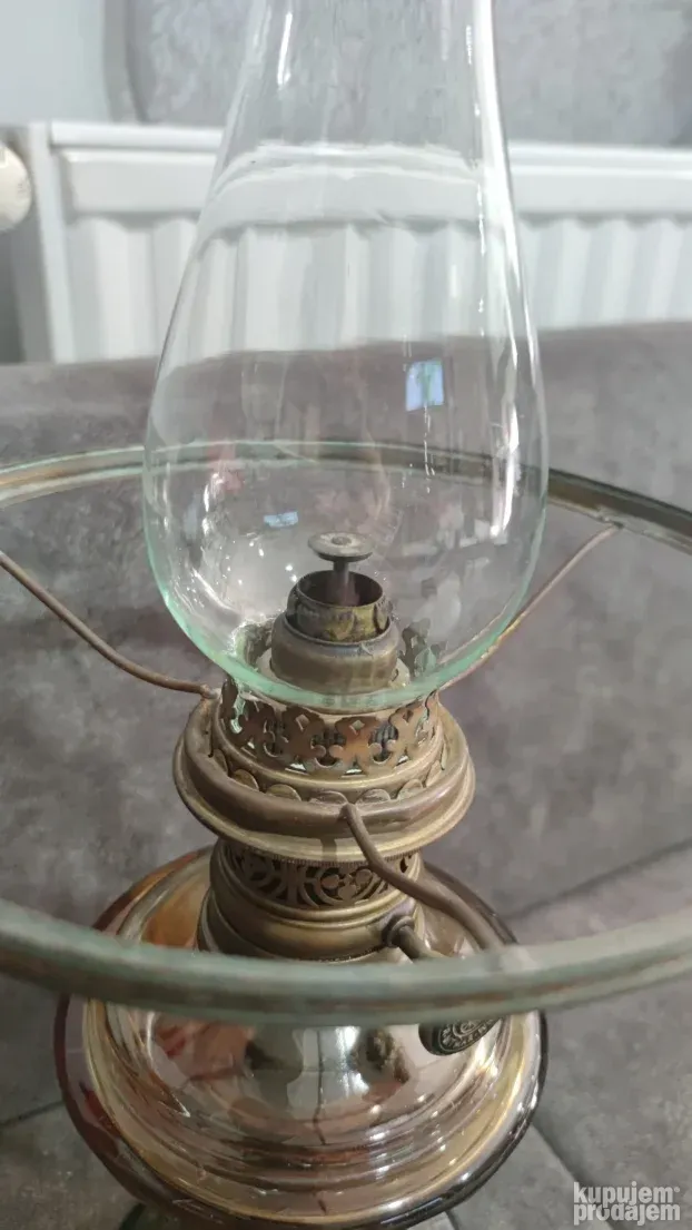 Prelepa stara petrolejska lampa