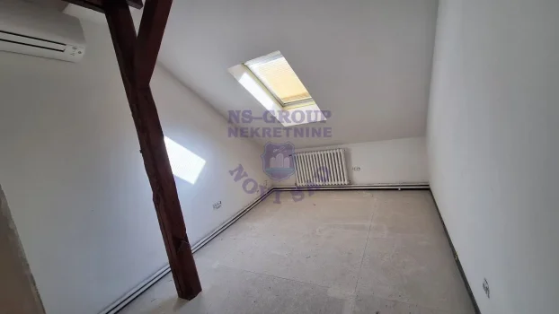 Š-525897, Opština Novi Sad, 4.0 četvorosoban, 105 m²