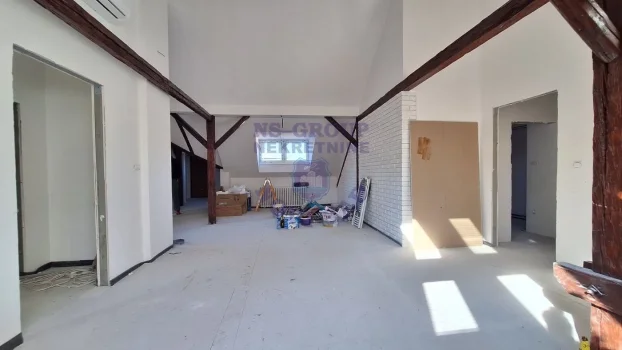 Š-525897, Opština Novi Sad, 4.0 četvorosoban, 105 m²