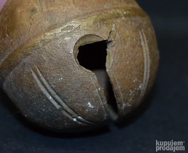 Antikvarni VELIKI praporac bronza ili mesing 7 cm