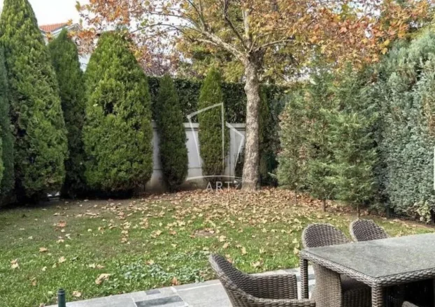 Vaska Pope, Dedinje, 5+ petosobna, 700 m²
