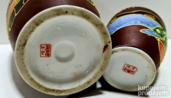 Dve vrhunske stare Japanske oslikane vaze u paru