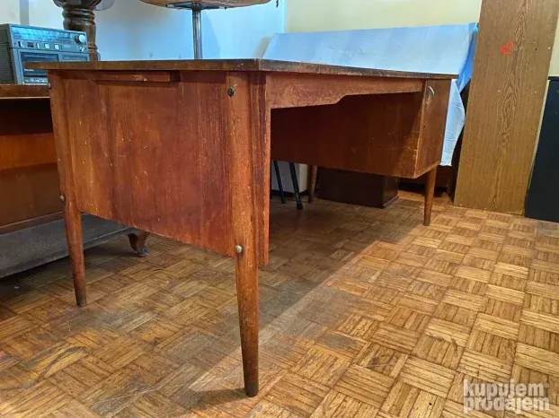 Masivan retro radni sto