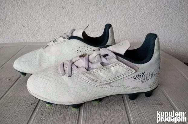 Kopacke Nike 31 broj i Kipsta 32 broj