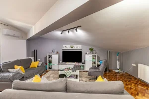 Rasadnik, 3.5 troiposoban, 90 m²