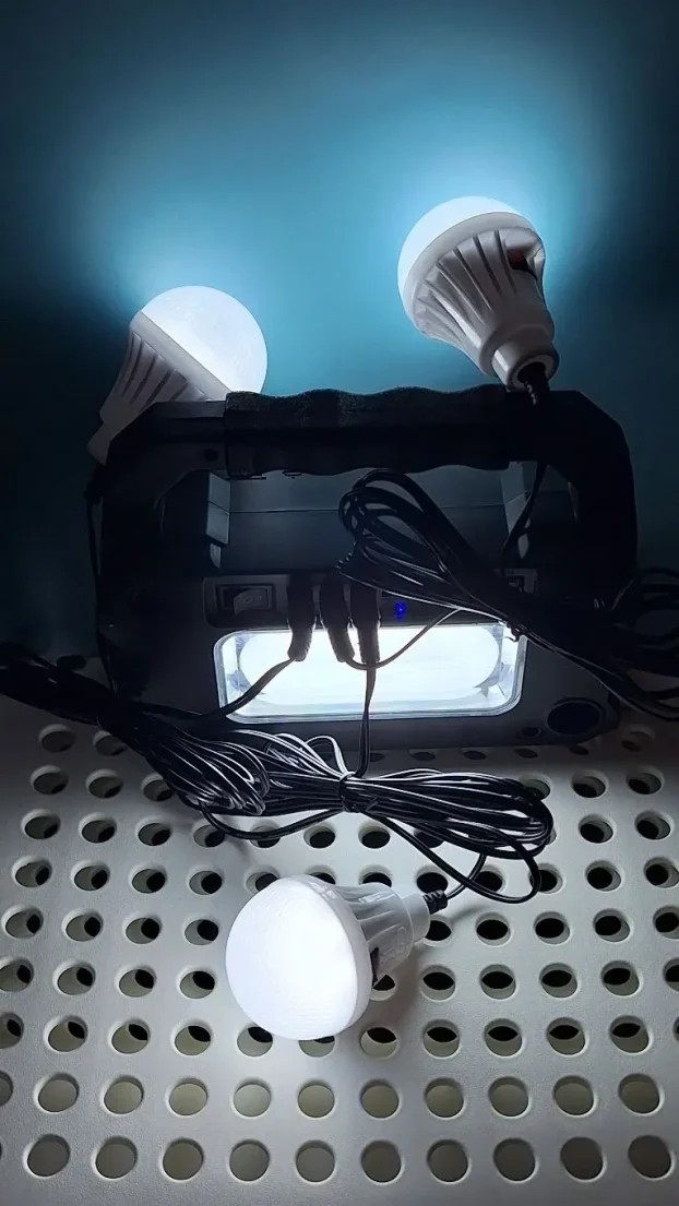 Solarni sistem+FM radio + Solarna lampa za KAMP vikendicu