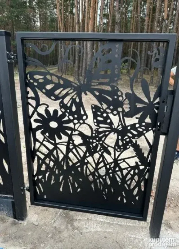 Panelna pešačka kapija