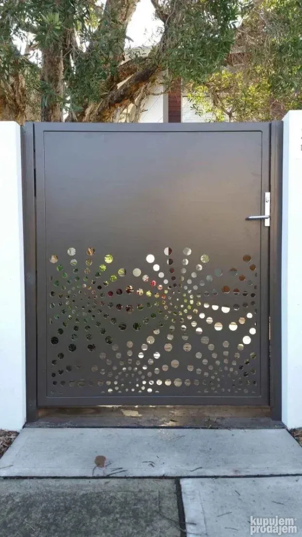Panelna pešačka kapija