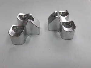 Adapter za kocnice koji se montira na ram
