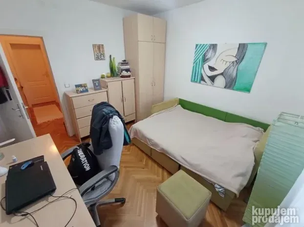 Sremska Kamenica, trosoban, 83m2!