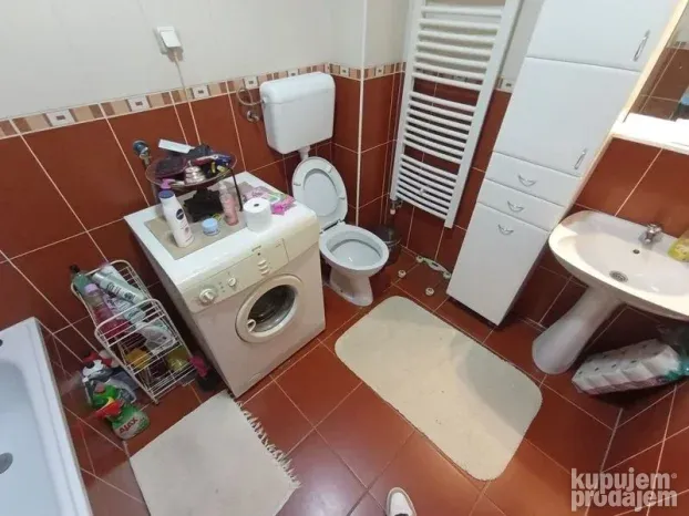 Sremska Kamenica, trosoban, 83m2!