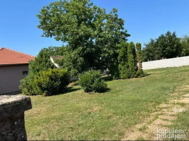 Gradjevinski plac u samom centru Rumenke, 1106m2.