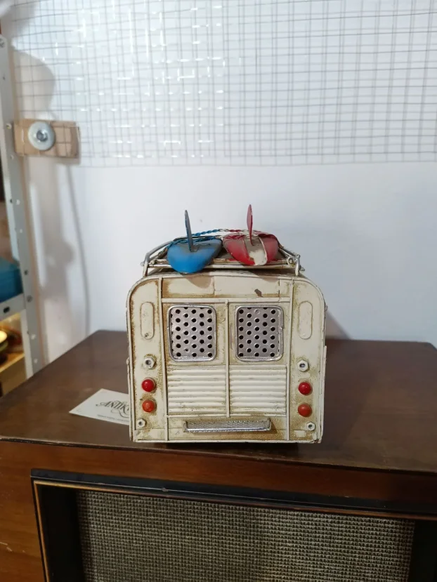 Metalni dekorativni Citroen 2CV Box Duck