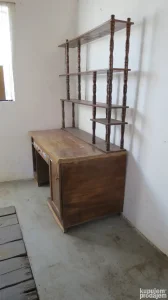 Pisaći STO +Police za cveće+neprobojno staklo