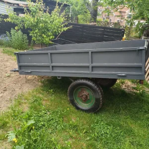 Traktorska prikolica i korpa