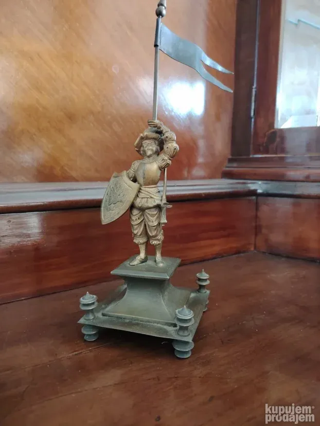 stona statua vojnika