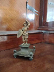 stona statua vojnika