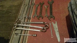 Кључеви виласти и окасти по комаду