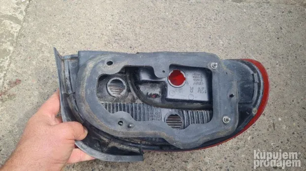 Hyundai accent stop svetlo desno