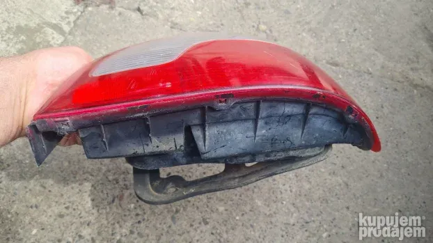 Hyundai accent stop svetlo desno