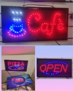 Svetleca reklama "CAFE, OPEN, PIZZA"