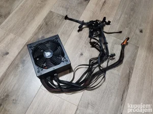 Polumodularno napajanje CORSAIR CX750M Neispravno