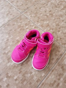 Adidas patike broj 24 duboke