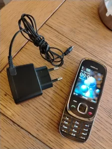 NOKIA model 7230 + originalni punjač