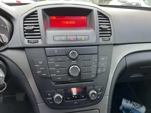 Opel Insignia fabrički radio cd 400 delovi opel insignia