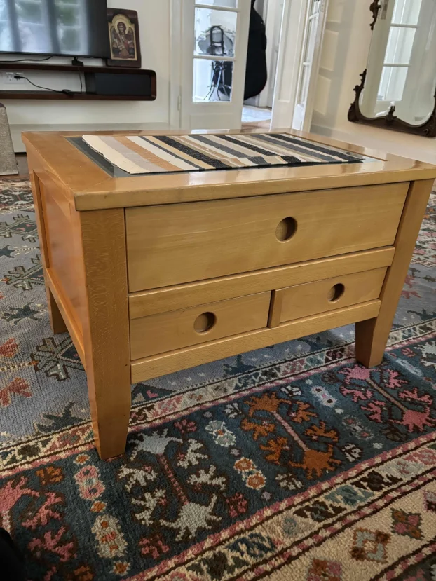 Drveni sto za dnevnu sobu