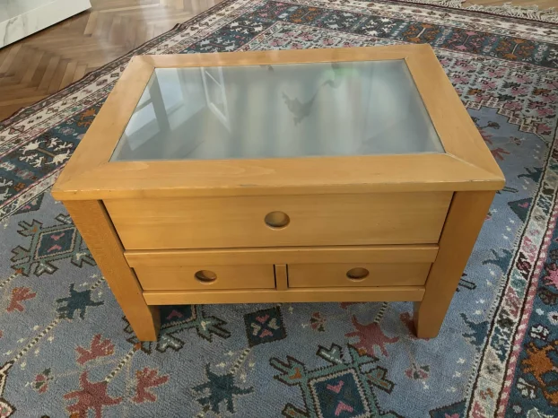 Drveni sto za dnevnu sobu