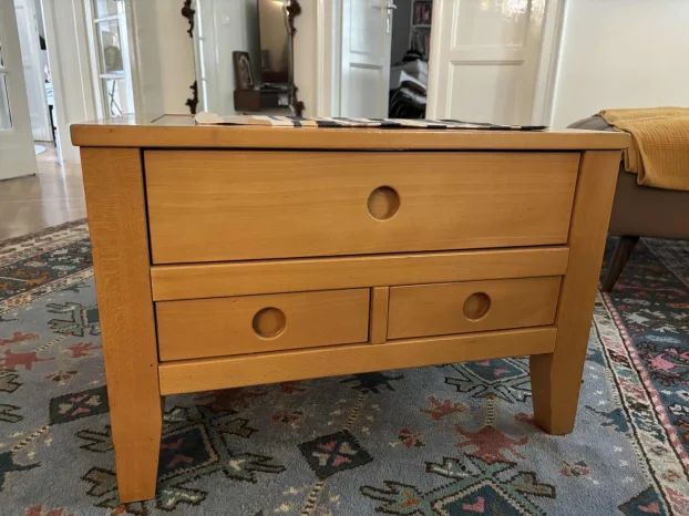 Drveni sto za dnevnu sobu