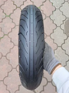 Moto guma pirelli 120/70/17 god 2022