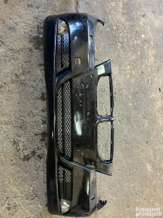 Prednji branik BMW E90 crni