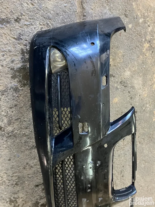 Prednji branik BMW E90 crni