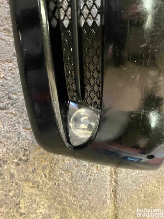 Prednji branik BMW E90 crni