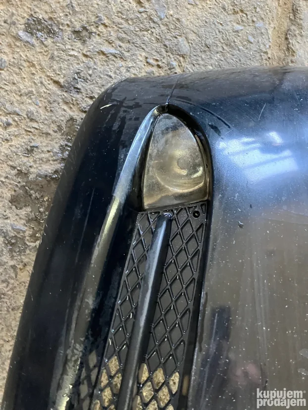 Prednji branik BMW E90 crni