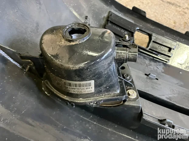 Prednji branik BMW E90 crni