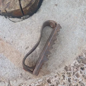 Stari ručni krunjač za kukuruz 2