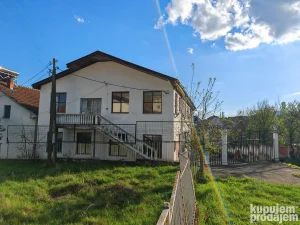 Na prodaju funkcionalna hladnjača + poslovni prostor