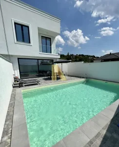 Sremska Kamenica, 4.0 četvorosobna, 180 m²