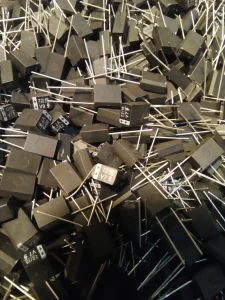 tantal 22mF/16V  47mF/40V 100mF/10V