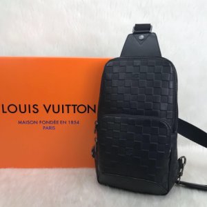 Louis Vuitton Avenue Sling Torba