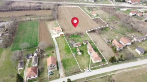 Seosko imanje sa objektima 290 m2, 96 ari, Obrenovac, Zvečka