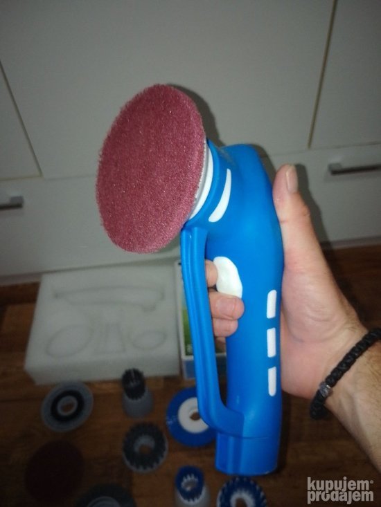 Multifunkcionalna rotirajuca cetka za ciscenje povrsina