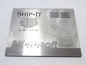 Plaketa nagrada ORIGINAL Microsoft Ship It Ship-It metal+pla